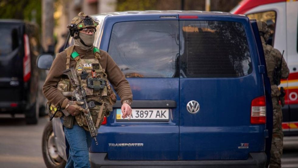 Στους έξι οι νεκροί από την ένοπλη επίθεση στο Κίεβο - Οκτώ παραμένουν στο νοσοκομείο [βίντεο]